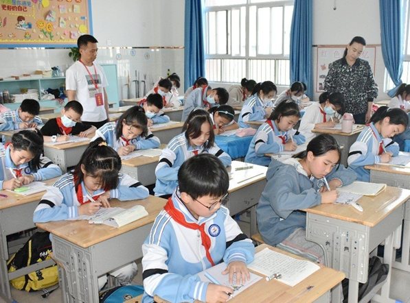 采用名校薄弱校新建校合作校的办学形式